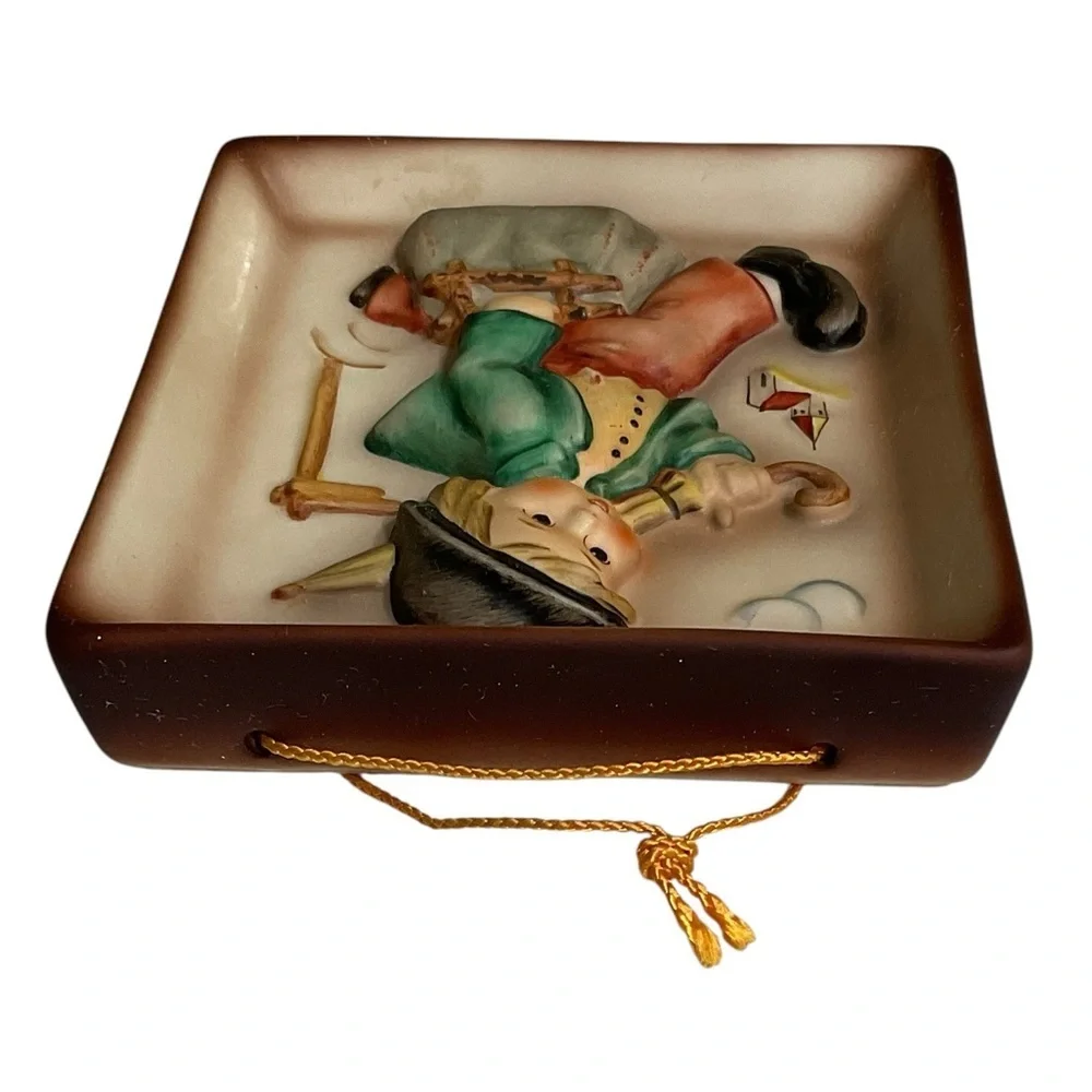 Goebel Hummel wall plaque titled The Merry Wanderer  #92. Vintage 5” x 4.5”
